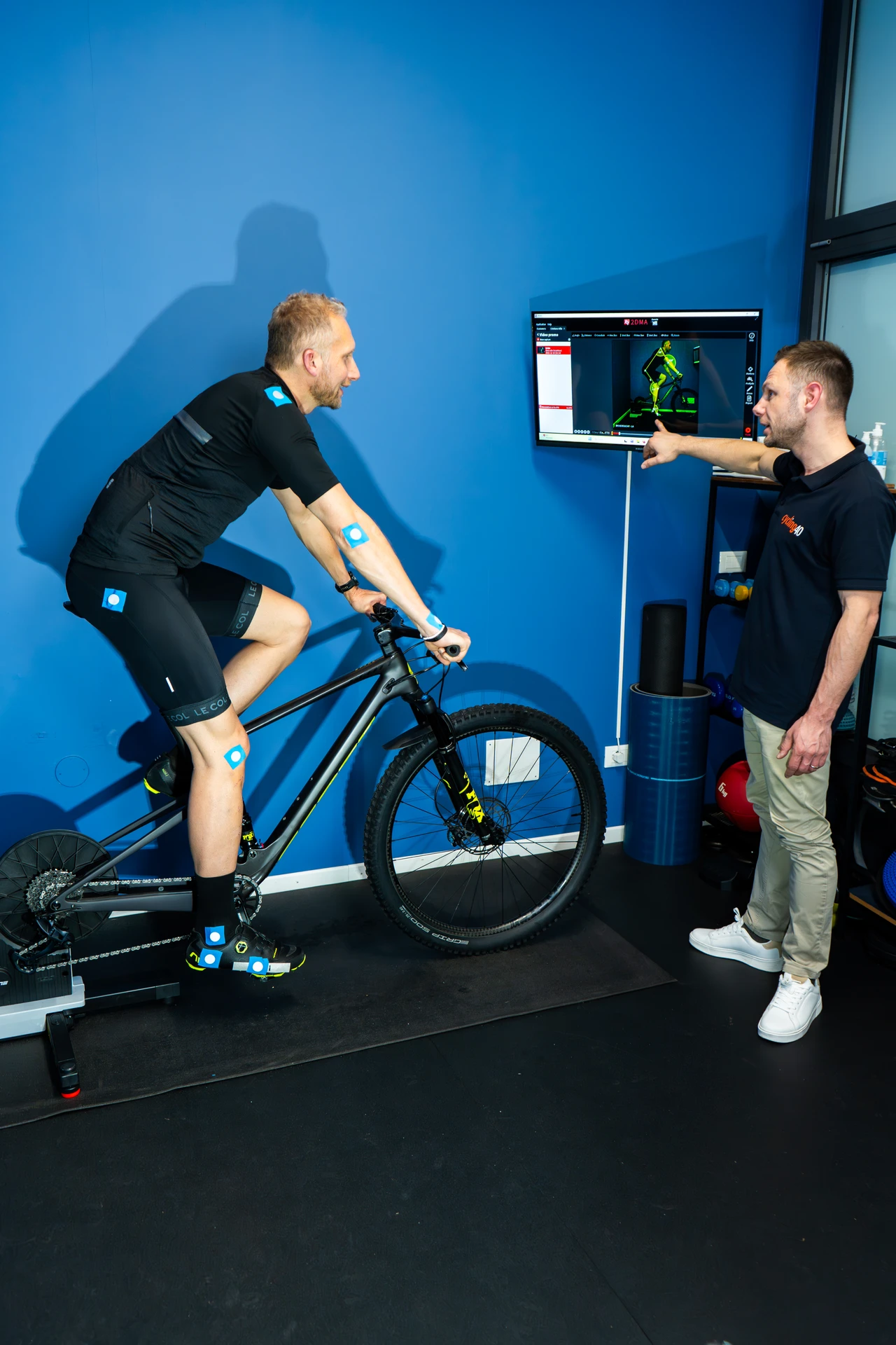 Omar Gatti esegue una visita biomeccanica a Monza e Milano nel suo studio di Lissone